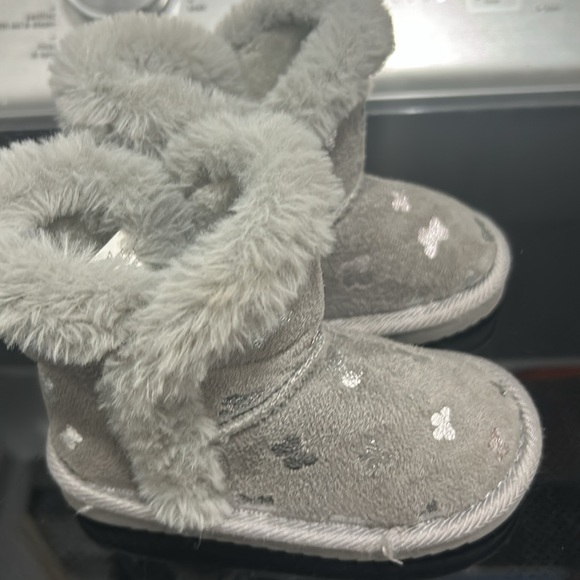 Toddler girl size 7 snow boots faux fur silver butterfly Ugg like grey winter - Picture 2 of 5